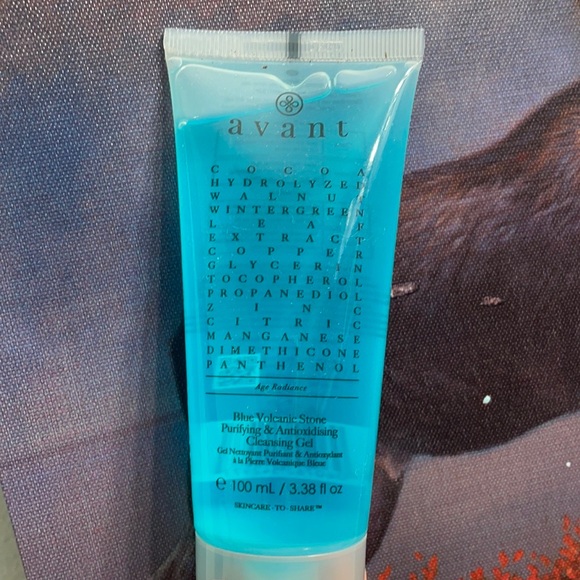 Avant- blue volcanic stone purifying and anti-oxidizing cleansing gel - Picture 2 of 3